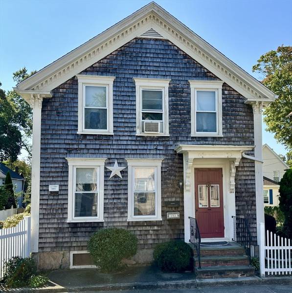 158 Arnold St, New Bedford, MA 02740