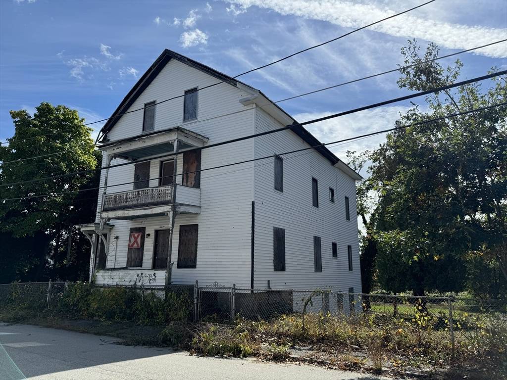 7 Oak Street, Dudley, MA 01571