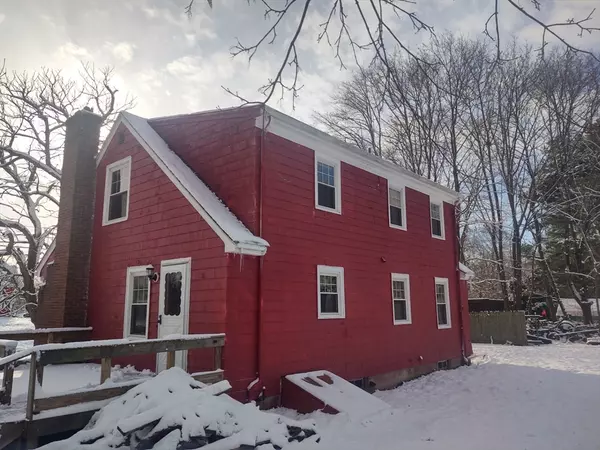 62 Chestnut St, Seekonk, MA 02771