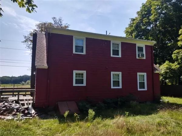 62 Chestnut St, Seekonk, MA 02771