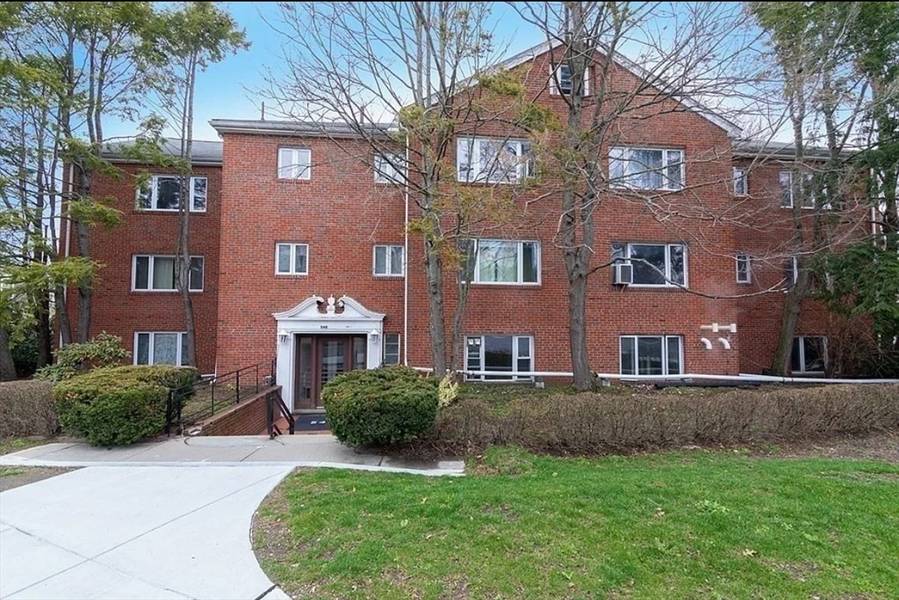 548 Centre St #5c, Newton, MA 02458