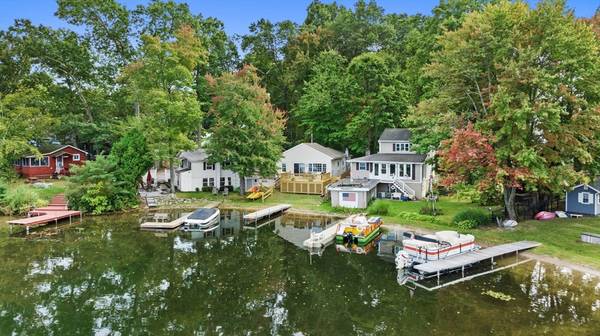 27 Lakeview St, Southwick, MA 01077