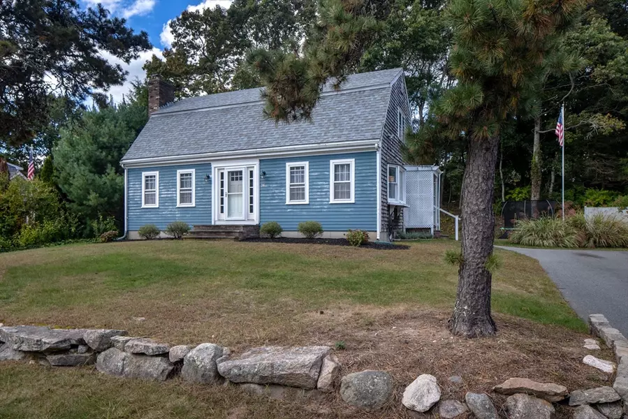 26 Driscoll Ln, Mattapoisett, MA 02739