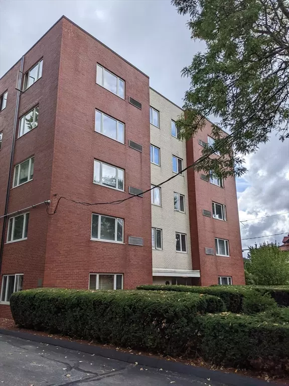 114 Pleasant St #405, Arlington, MA 02476