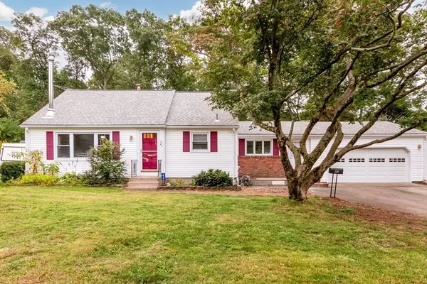 43 School St, Plainville, MA 02762