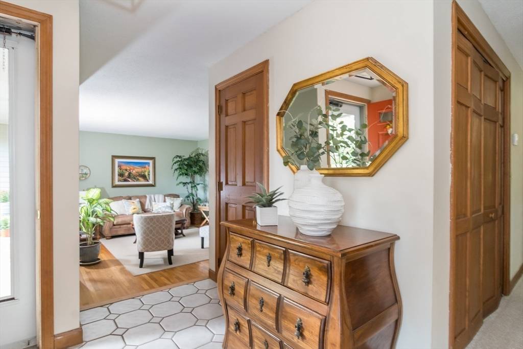 Bourne, MA 02559,4 Vesper Dr