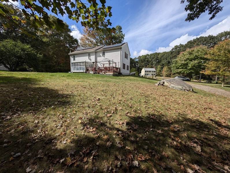 3 Burns Ln, Charlton, MA 01507