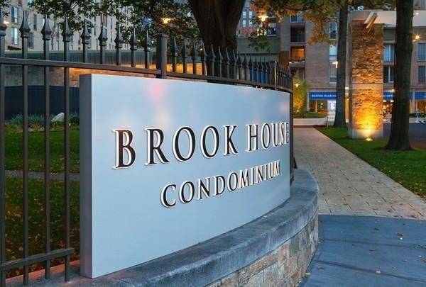 77 Pond Ave #704, Brookline, MA 02445