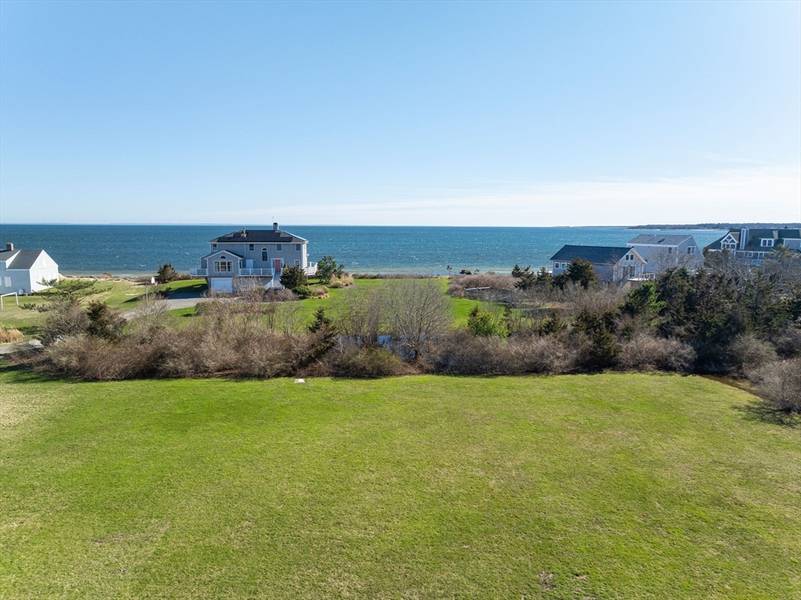 2 Holmes St, Mattapoisett, MA 02739