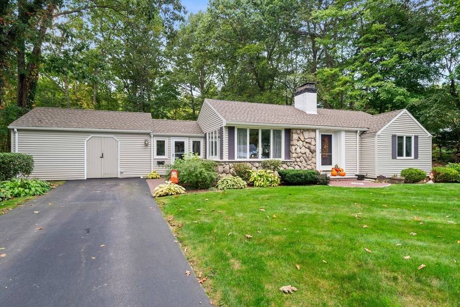 100 Colonel Hunt Dr, Abington, MA 02351