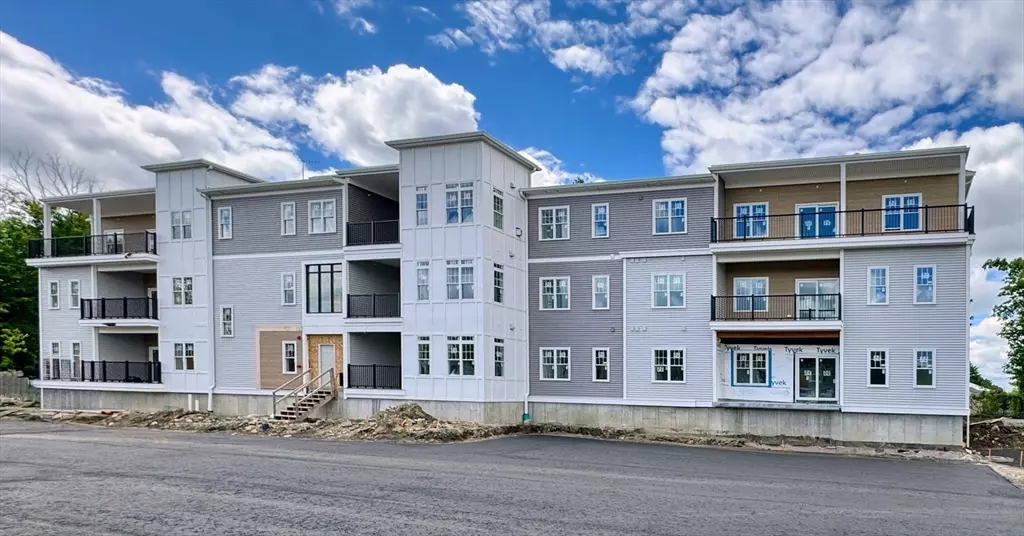 90 E Central St #203, Franklin, MA 02038