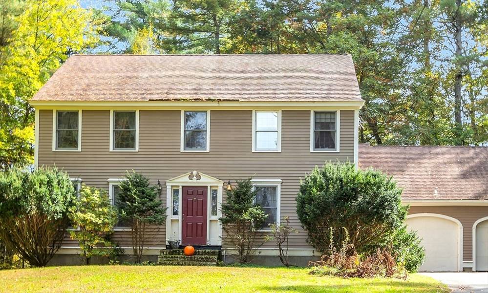 6 Robin Ln, Pepperell, MA 01463