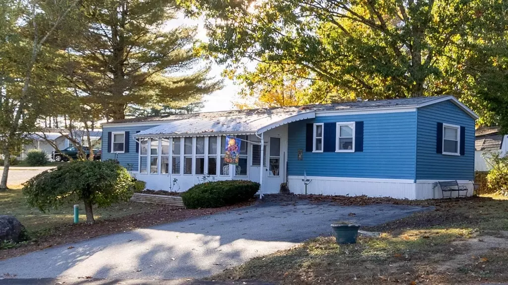 42 Park Ave, Sturbridge, MA 01566