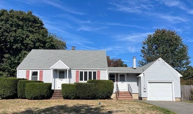 10 Crescent Road, Hamilton, MA 01982