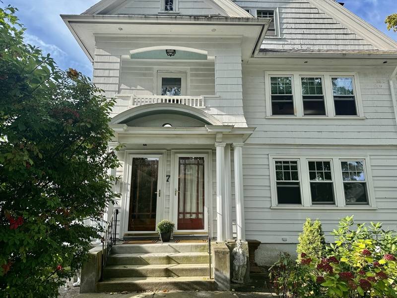 7 Nevada St #1, Worcester, MA 01602