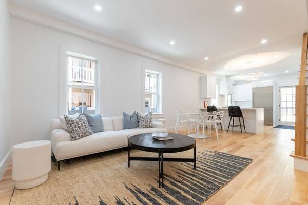 133 Spring St ##2, Cambridge, MA 02141