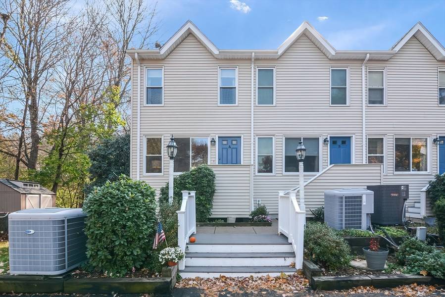 18 Winter St #A, Foxboro, MA 02035