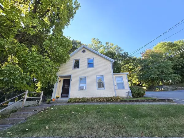 46 Maple St, Fitchburg, MA 01420