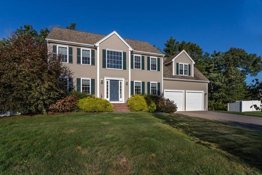 68 Foxwood Lane, Raynham, MA 02767