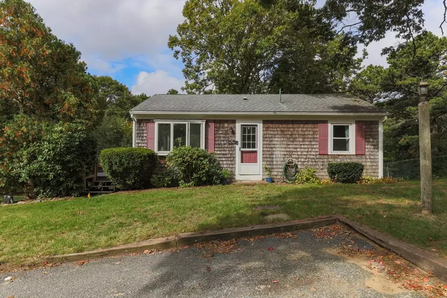 54 Main St Ext, Harwich, MA 02645