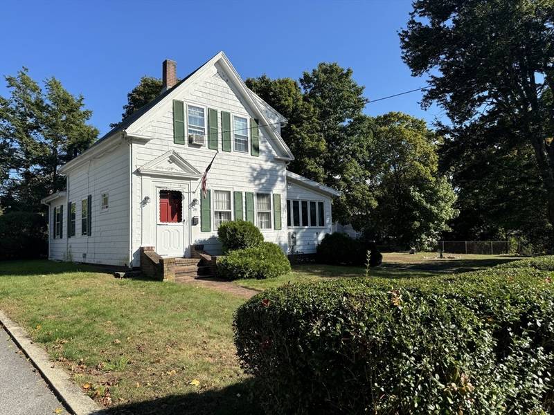 29 Laurel St, Weymouth, MA 02189