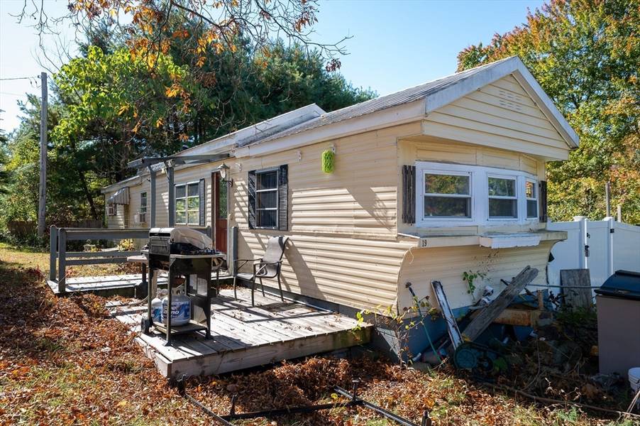 15-19 River Rd, Pepperell, MA 01463