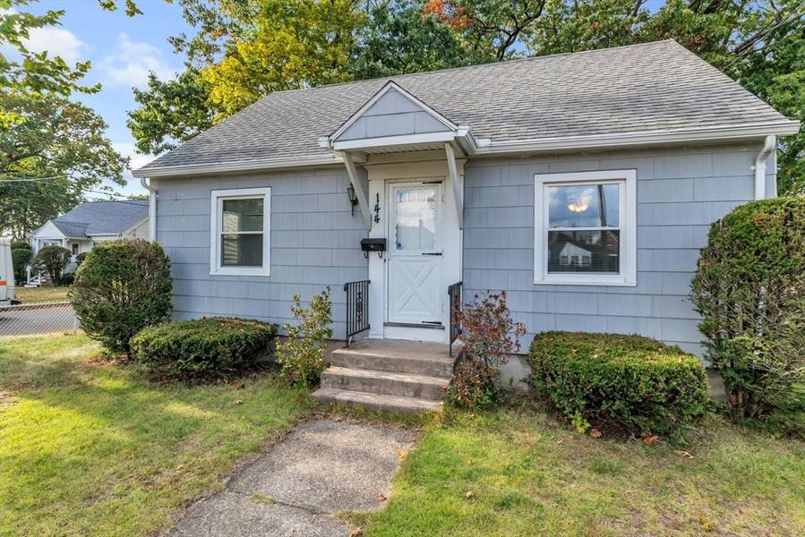 144 Lang St, Springfield, MA 01104