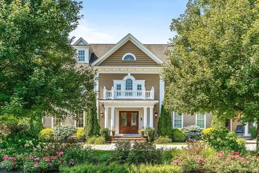 11 Village Ln, Needham, MA 02492