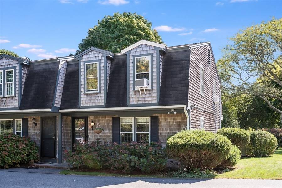 374 Davisville Rd #1R, Falmouth, MA 02536