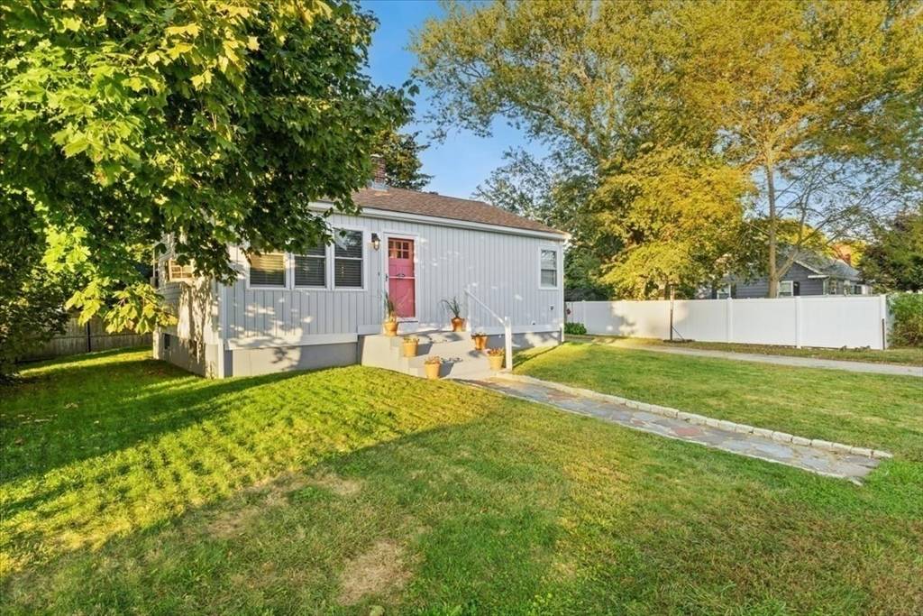 Tiverton, RI 02878,28 Springer Ave