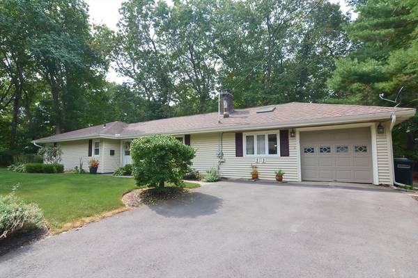 15 Oakridge Rd, Holden, MA 01520