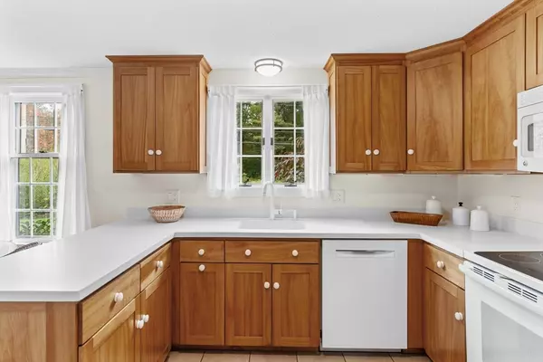 Newbury, MA 01922,11 School St