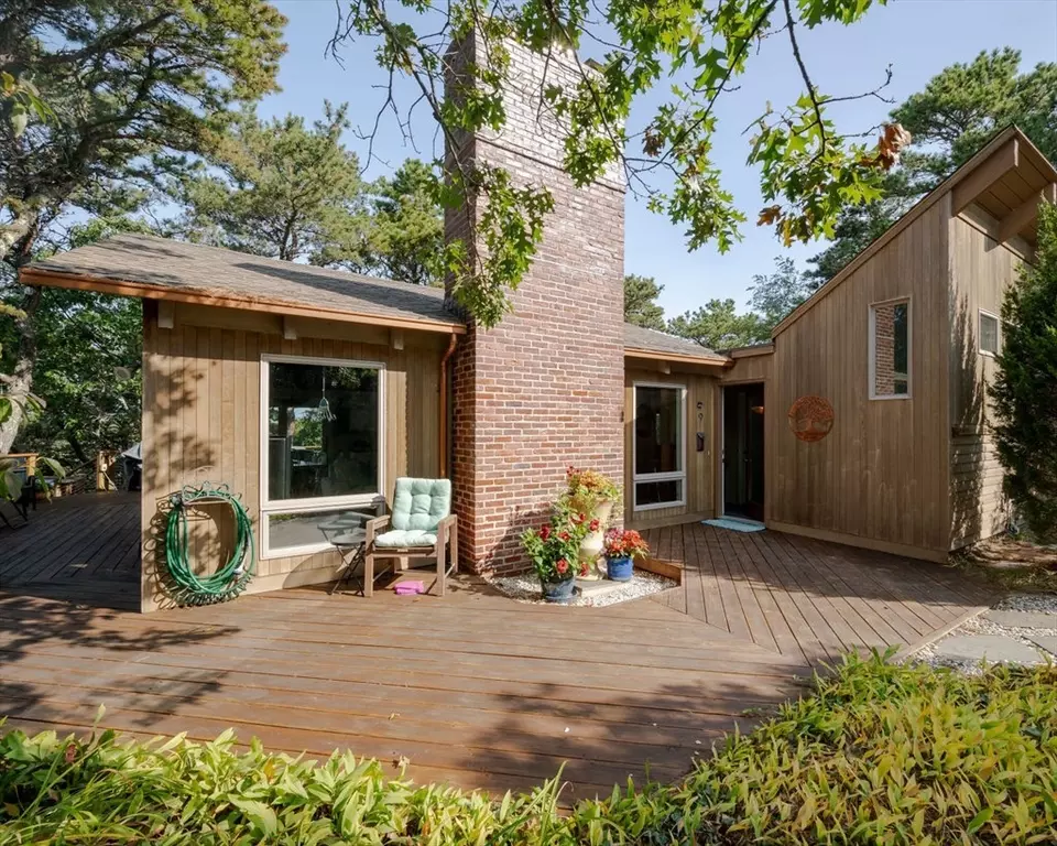 Truro, MA 02666,9 Kinnikinnick Road