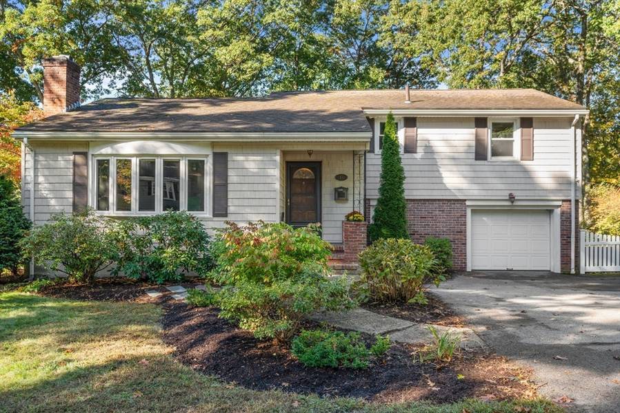 16 Bonney Ln, Norwood, MA 02062