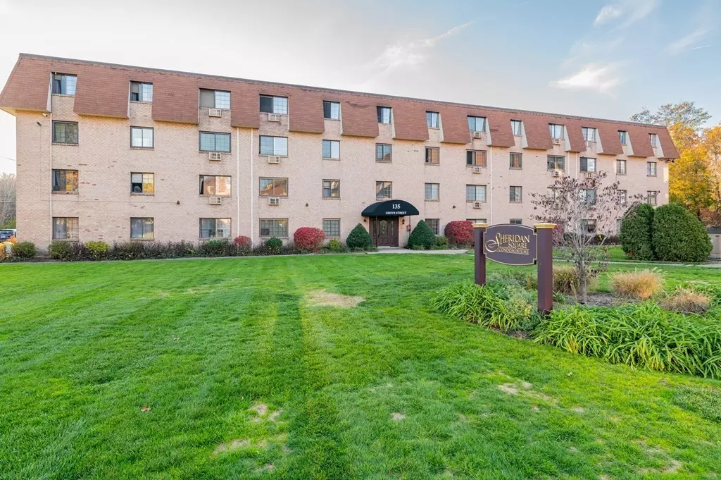 Rockland, MA 02370,135 Grove St #134