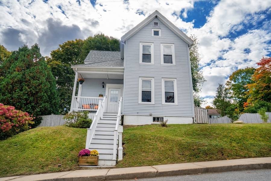 23 Arlington St, Amesbury, MA 01913