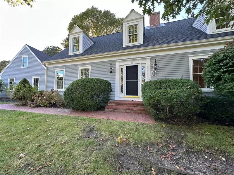 15 Marsh Side Dr, Yarmouth, MA 02675