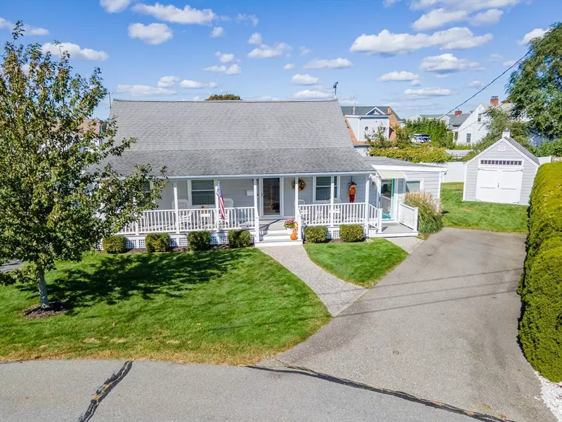 11 Central Pl, Bourne, MA 02532