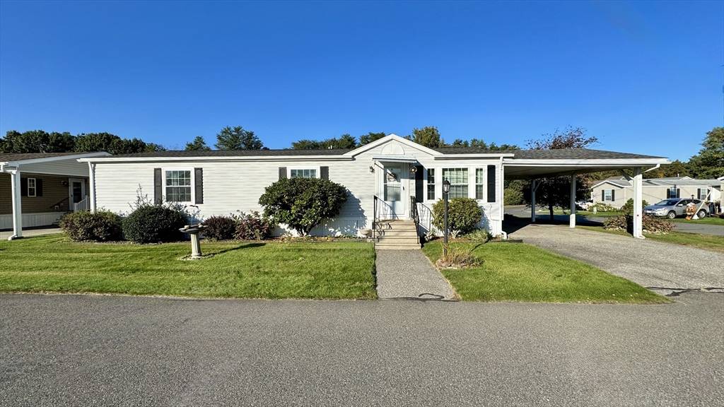 26 Fiesta Way, Chicopee, MA 01020