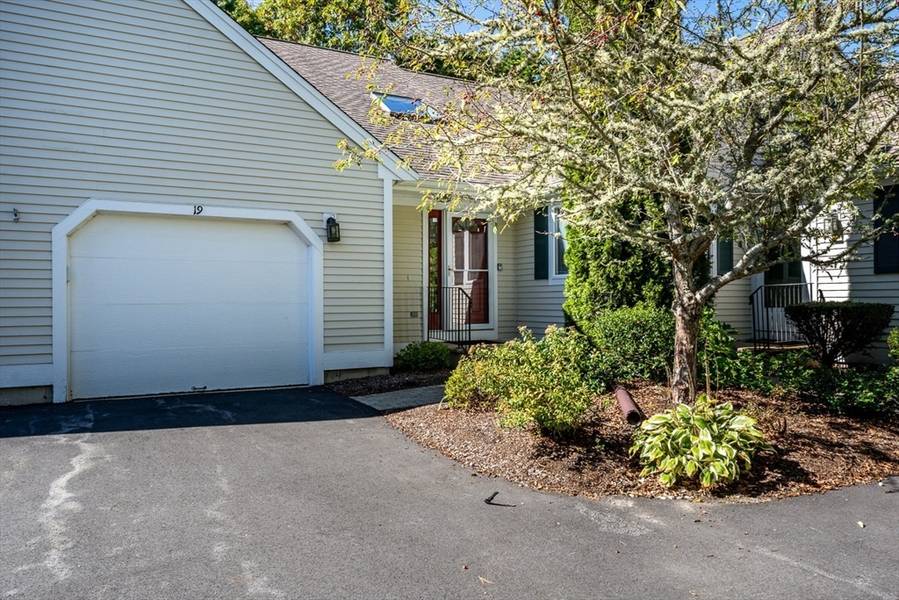 19 Executive Dr #19, Mashpee, MA 02649