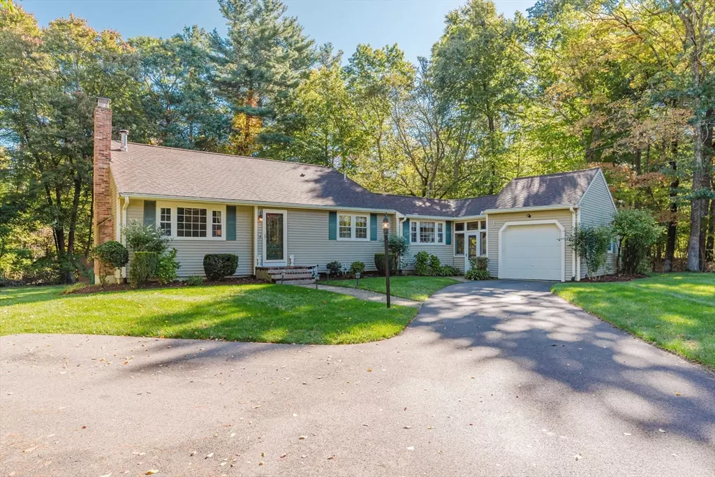 Easton, MA 02356,243 Poquanticut Avenue