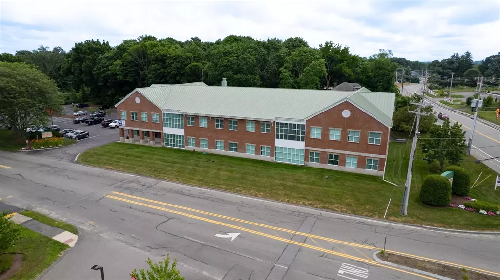 10 Riverside Dr, Lakeville, MA 02347