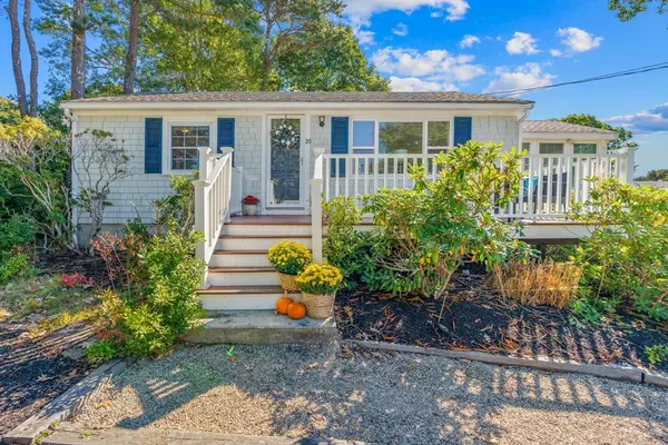 20 Uncle Percys Rd, Mashpee, MA 02649