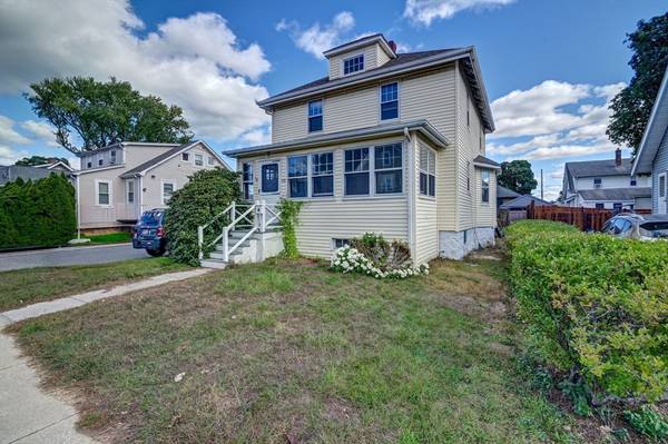 88 Robertson St, Quincy, MA 02169