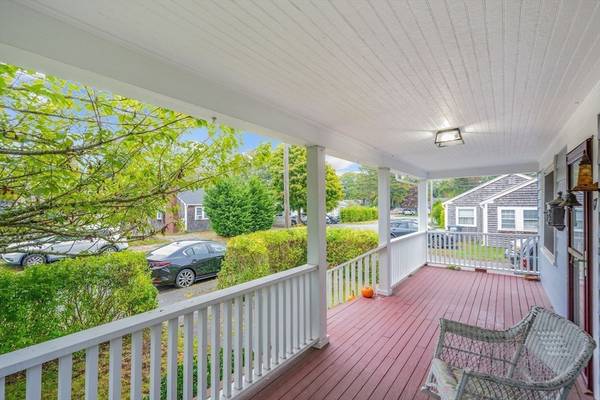 Barnstable, MA 02601,17 Linden St