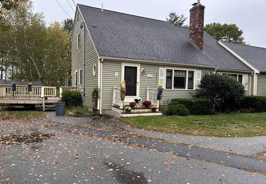 137 Rocky Meadow St, Middleboro, MA 02346