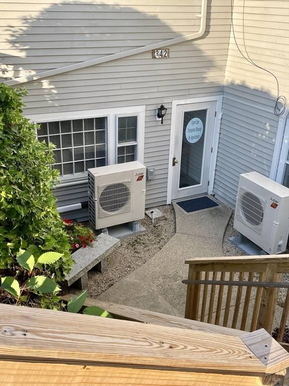 Falmouth, MA 02540,342 Gifford St #4A