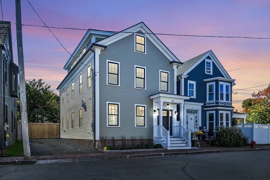 25 Washington St, Newburyport, MA 01950