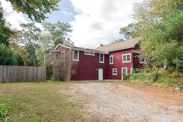 19 Black Point Rd, Webster, MA 01570