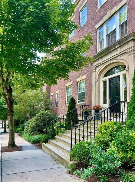 28 Marshal St #3, Brookline, MA 02446